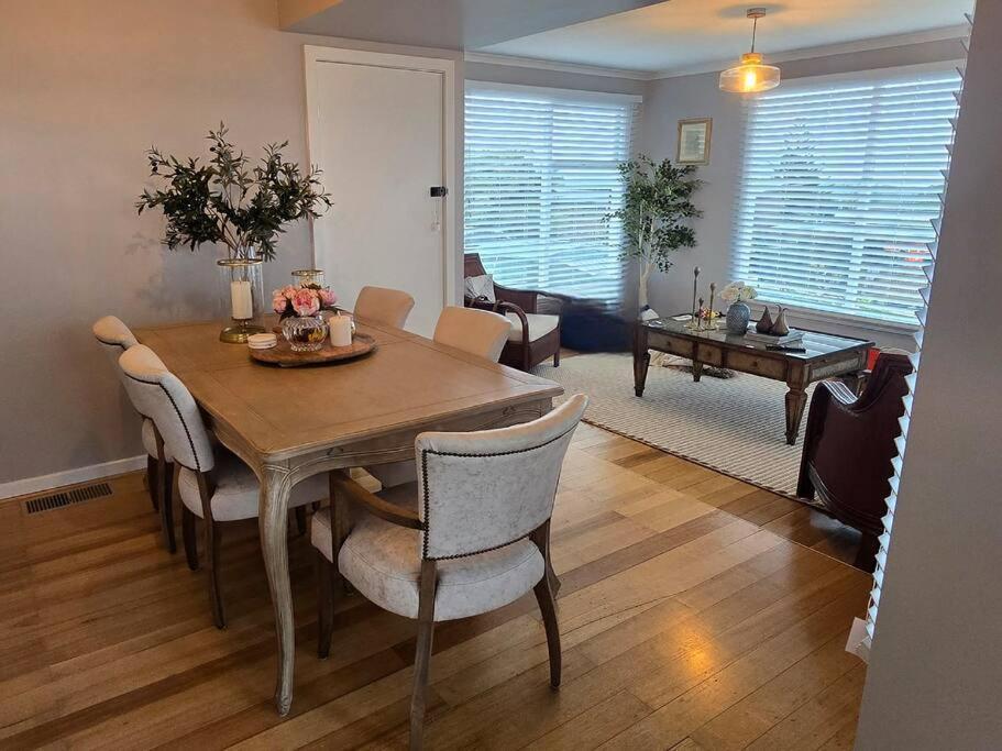 Elegant With Coastal Views Holiday home *