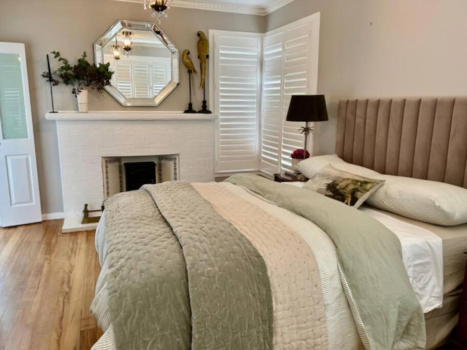 Elegant With Coastal Views Devonport