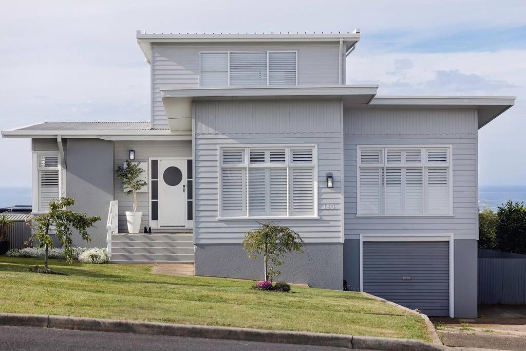 Elegant With Coastal Views *