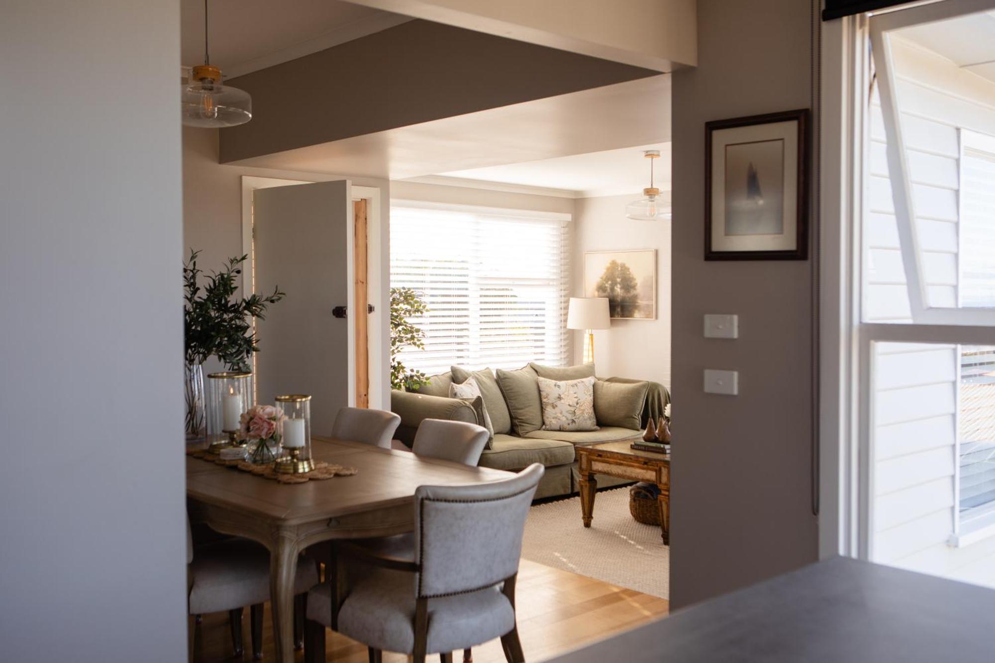 Elegant With Coastal Views * Devonport